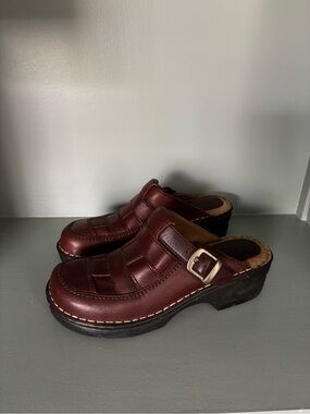 Women’s Predictions Leather Collection Dark Brown Leather Clog Mules with Buckle